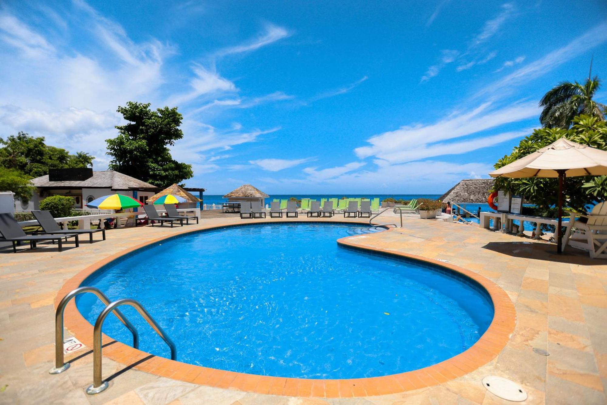 Grand Decameron Montego Beach, A Trademark All-Inclusive Resort مونتيغو باي المظهر الخارجي الصورة