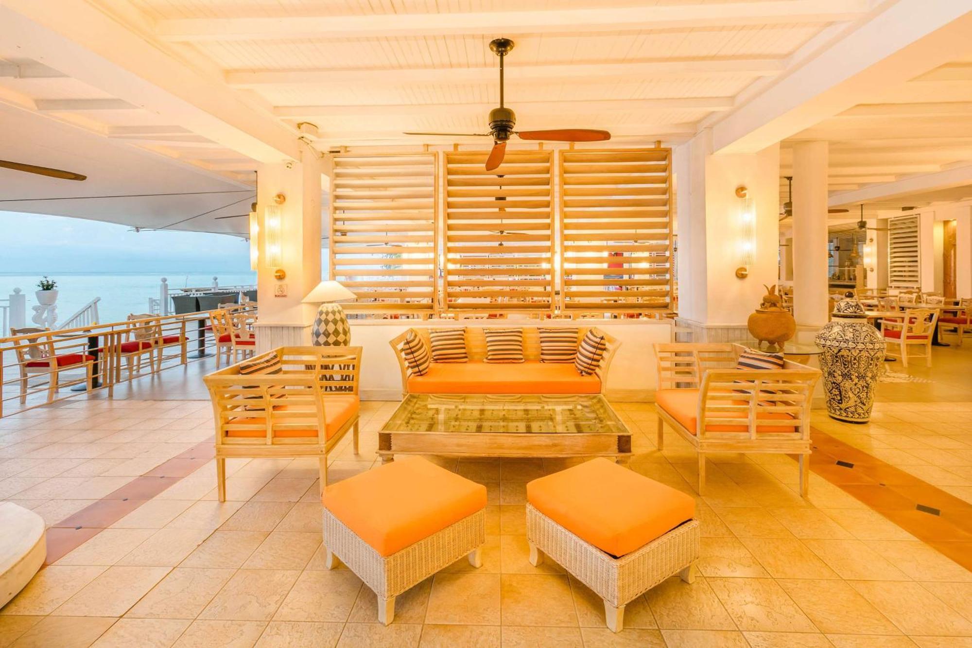 Grand Decameron Montego Beach, A Trademark All-Inclusive Resort مونتيغو باي المظهر الخارجي الصورة