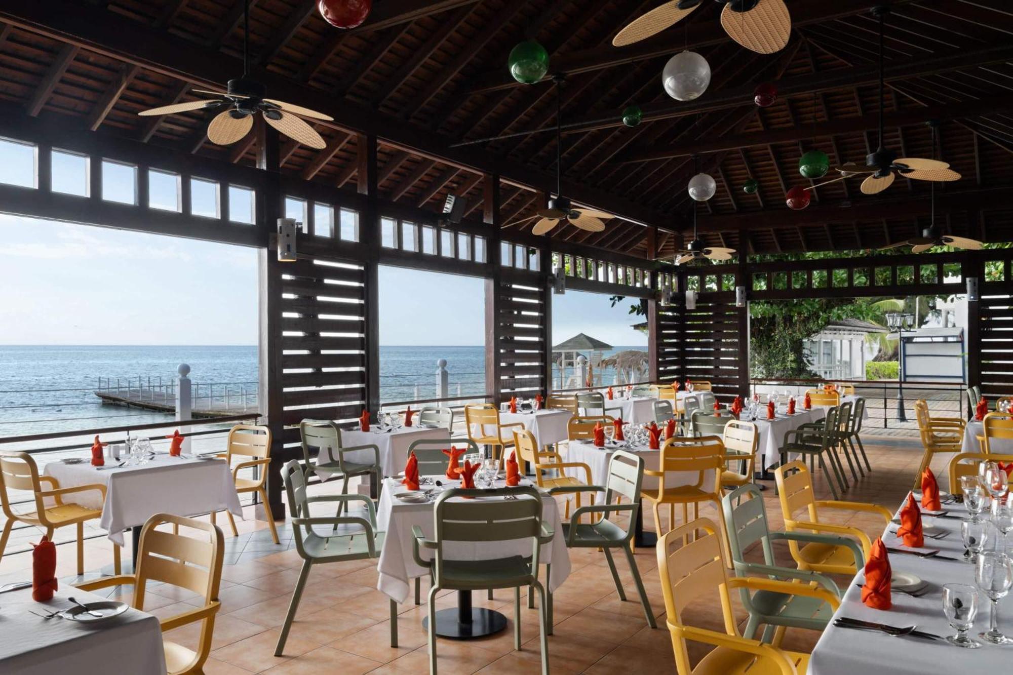 Grand Decameron Montego Beach, A Trademark All-Inclusive Resort مونتيغو باي المظهر الخارجي الصورة