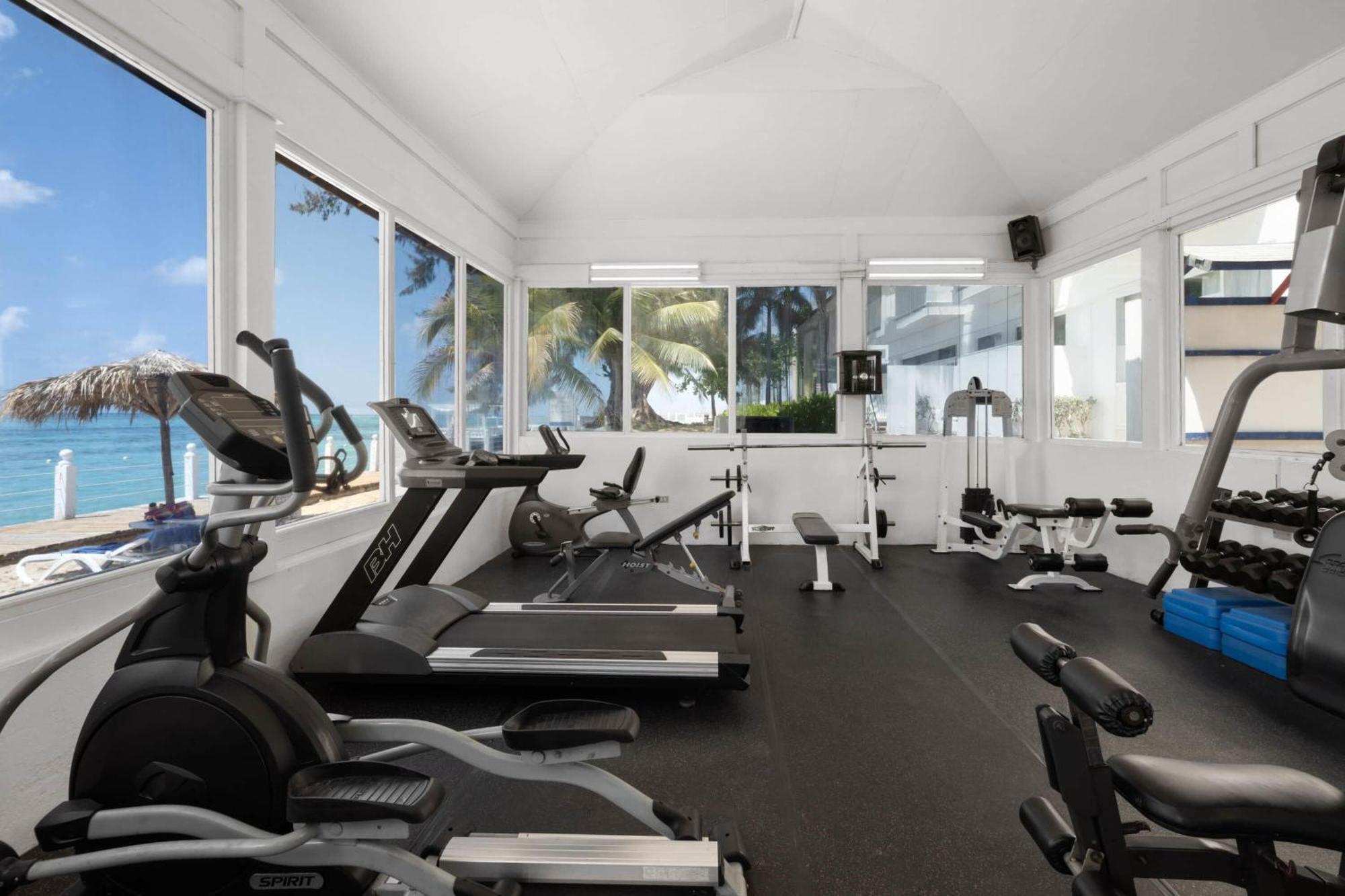 Grand Decameron Montego Beach, A Trademark All-Inclusive Resort مونتيغو باي المظهر الخارجي الصورة