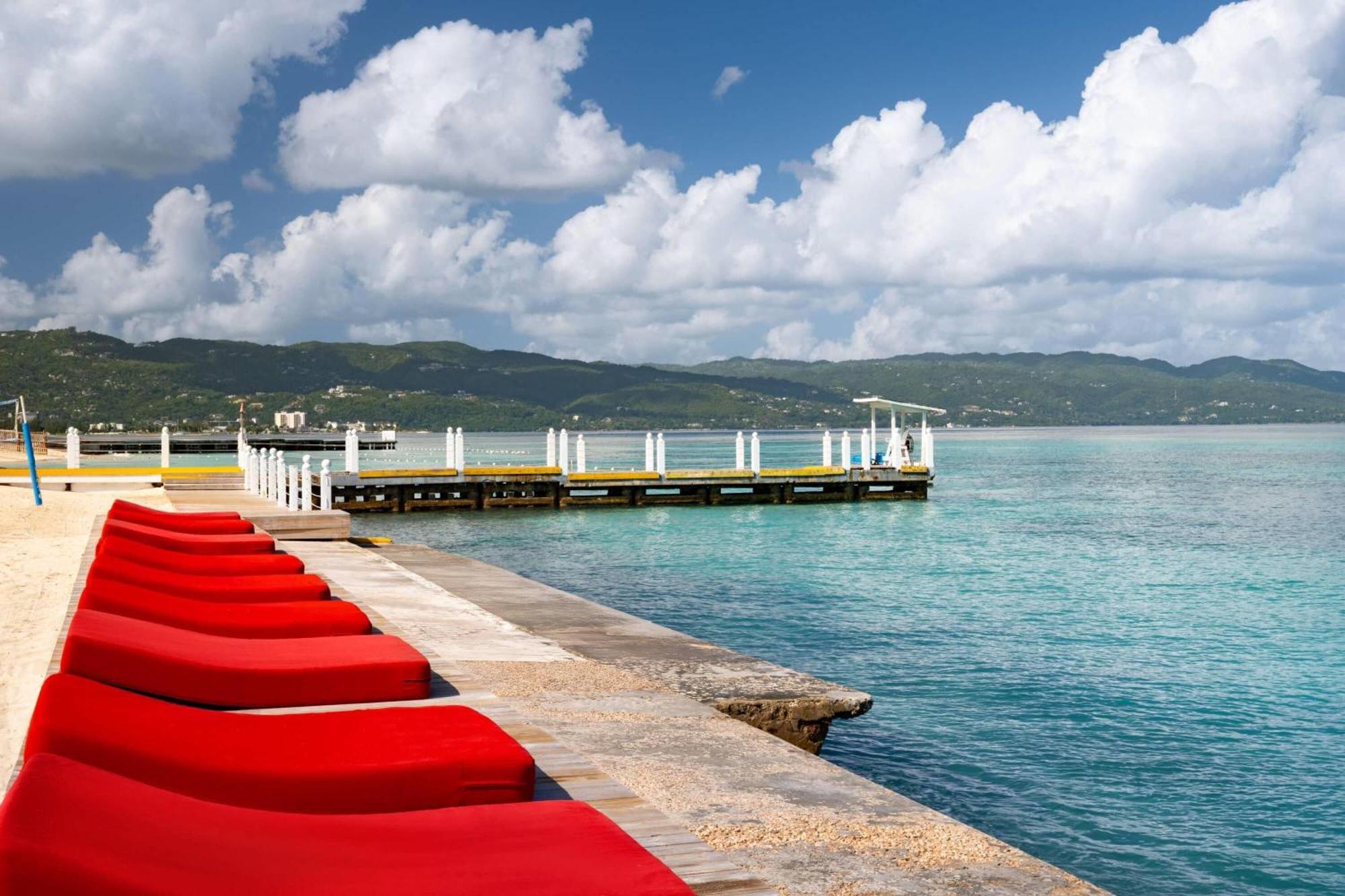 Grand Decameron Montego Beach, A Trademark All-Inclusive Resort مونتيغو باي المظهر الخارجي الصورة