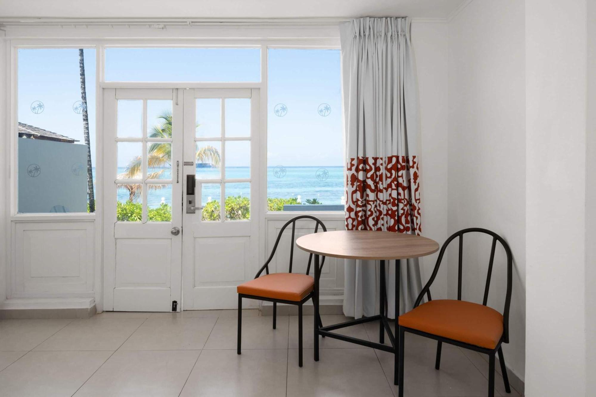 Grand Decameron Montego Beach, A Trademark All-Inclusive Resort مونتيغو باي المظهر الخارجي الصورة