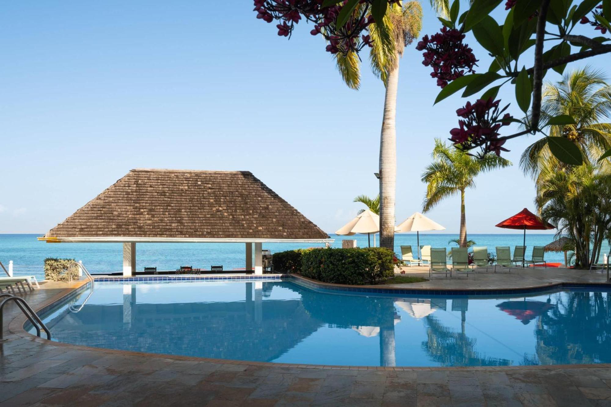Grand Decameron Montego Beach, A Trademark All-Inclusive Resort مونتيغو باي المظهر الخارجي الصورة