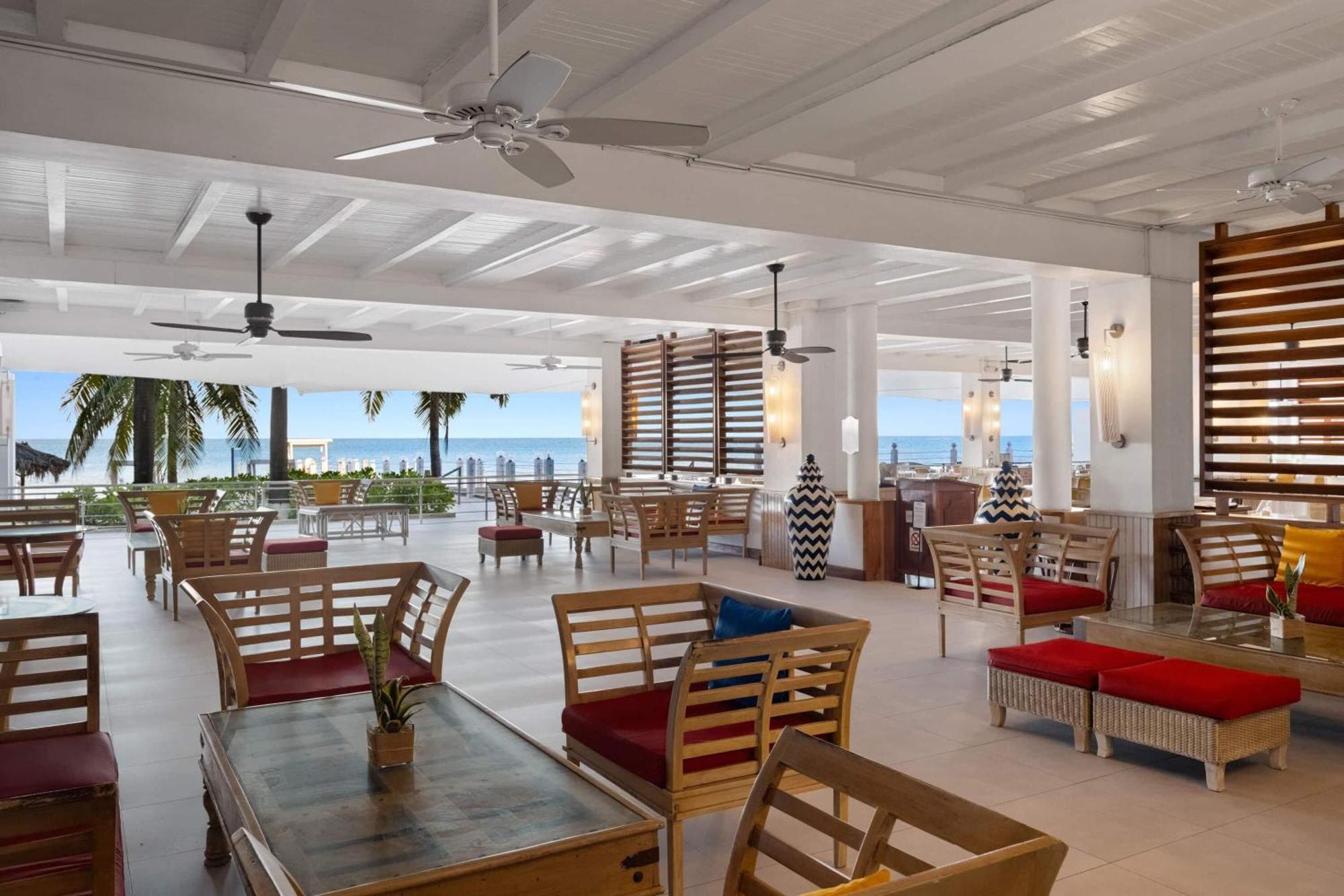 Grand Decameron Montego Beach, A Trademark All-Inclusive Resort مونتيغو باي المظهر الخارجي الصورة