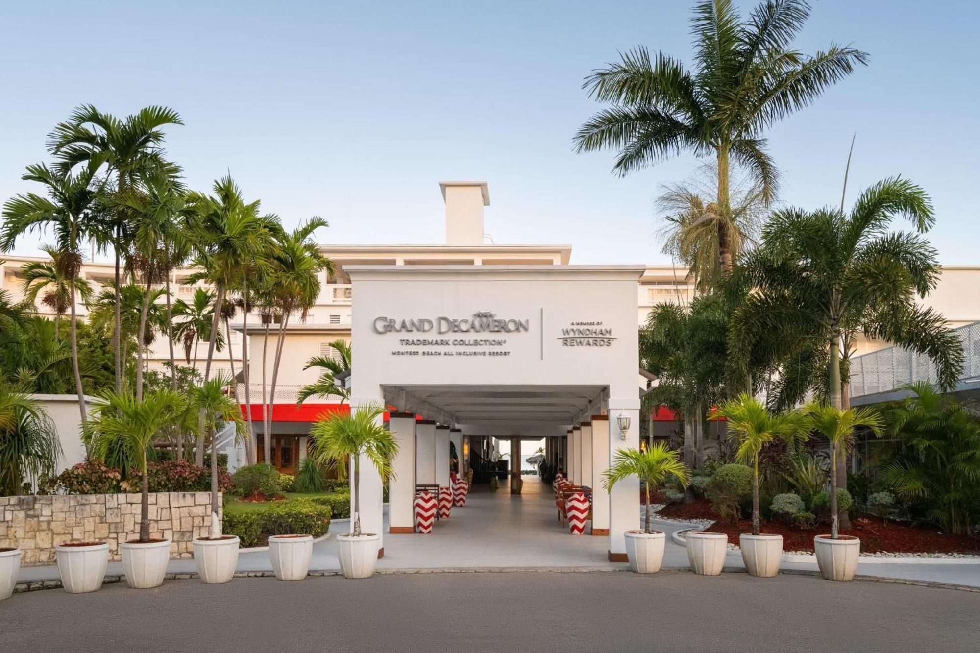 Grand Decameron Montego Beach, A Trademark All-Inclusive Resort مونتيغو باي المظهر الخارجي الصورة