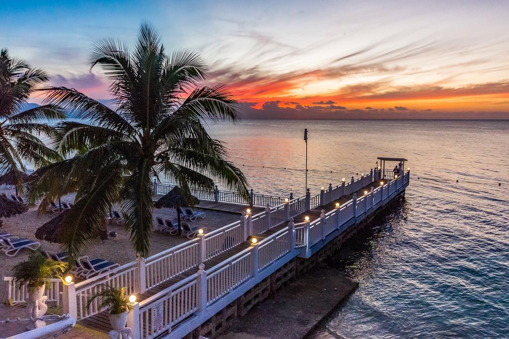 Grand Decameron Montego Beach, A Trademark All-Inclusive Resort مونتيغو باي المظهر الخارجي الصورة